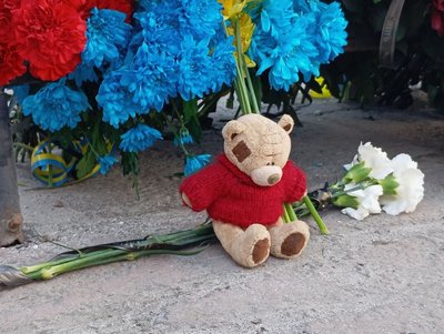 "Це була одна мить". Розповідь пасажирки автобуса, яка вижила після ракетного удару по Сумах "Це була одна мить". Розповідь пасажирки автобуса, яка вижила після ракетного удару по Сумах