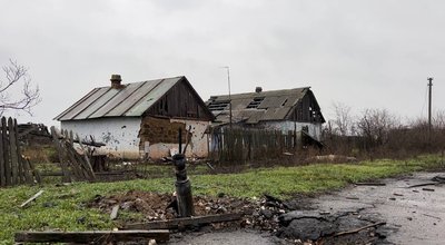 Немає вцілілих будівель: як живуть люди в зруйнованому селищі на Миколаївщині Немає вцілілих будівель: як живуть люди в зруйнованому селищі на Миколаївщині