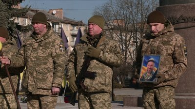 З старшим солдатом Олександром Величком попрощалися у Рівному З старшим солдатом Олександром Величком попрощалися у Рівному