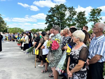 На Житомирщині відкрили Алею пам'яті загиблих воїнів України На Житомирщині відкрили Алею пам'яті загиблих воїнів України
