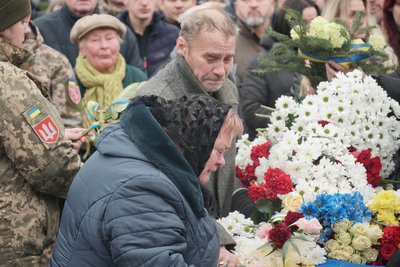 В Ужгороді попрощалися з полеглим захисником Василем Канашом В Ужгороді попрощалися з полеглим захисником Василем Канашом