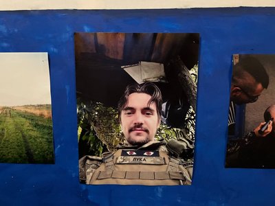 У Луцьку відкрилася фотовиставка, присвячена памʼяті загиблого бійця Святослава Лукащука У Луцьку відкрилася фотовиставка, присвячена памʼяті загиблого бійця Святослава Лукащука