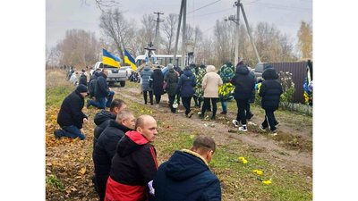 Дві громади на Чернігівщині попрощалися із загиблими бійцями – Володимиром Совою та Вадимом Ковалем Дві громади на Чернігівщині попрощалися із загиблими бійцями – Володимиром Совою та Вадимом Ковалем