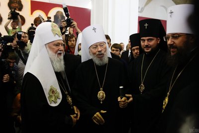 Патріарх УПЦ (КП) Філарет, ліворуч, та Митрополит УПЦ (МП) Володимир (Сабодан), в центрі, під час відкриття виставки до 1025-річчя хрещення Київської Русі, Київ, 26 липня 2013 року Патріарх УПЦ (КП) Філарет, ліворуч, та Митрополит УПЦ (МП) Володимир (Сабодан), в центрі, під час відкриття виставки до 1025-річчя хрещення Київської Русі, Київ, 26 липня 2013 року