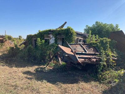 Знищений війною будинок у деокупованій Кам'янці на Харківщині Знищений війною будинок у деокупованій Кам'янці на Харківщині