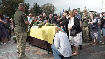 Із військовими Олександром Іллюком, Валерієм Рудишиним та Ігорем Мельничуком попрощались у Рівному