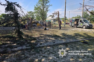 Обстріляли, коли люди отримували пенсії. Понад 20 людей загинули через російський авіаудар по Яровій на Донеччині Обстріляли, коли люди отримували пенсії. Понад 20 людей загинули через російський авіаудар по Яровій на Донеччині