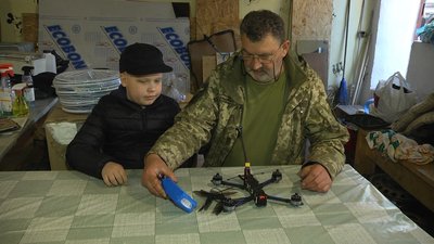 9-річний хмельничанин зібрав гроші на дрон для ЗСУ 9-річний хмельничанин зібрав гроші на дрон для ЗСУ
