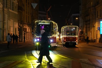 У Харкові до новорічних свят прикрасили 18 трамваїв У Харкові до новорічних свят прикрасили 18 трамваїв