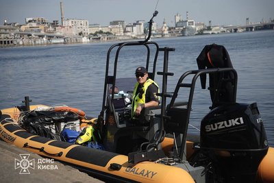 Із Дніпра підняли тіло хлопця, який через обрив троса зірвався з канатної дороги Із Дніпра підняли тіло хлопця, який через обрив троса зірвався з канатної дороги