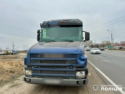 В Одесі вантажівка збила 15-річну дівчину В Одесі вантажівка збила 15-річну дівчину