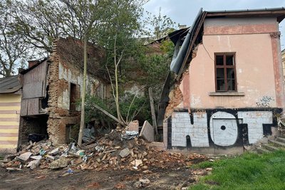 Будинку, який обвалився на вулиці Шолом-Алейхема у Чернівцях Будинку, який обвалився на вулиці Шолом-Алейхема у Чернівцях