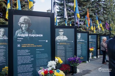 У Самарському районі Дніпра відкрили алею памʼяті У Самарському районі Дніпра відкрили алею памʼяті