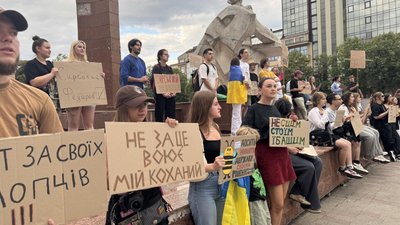 В Україні тривають протести проти відставки Федорова. День шостий В Україні тривають протести проти відставки Федорова. День шостий