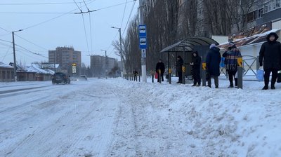 Снігопад у Кропивницькому: майже 300 комунальників вийшли на прибирання вулиць та доріг Снігопад у Кропивницькому: майже 300 комунальників вийшли на прибирання вулиць та доріг