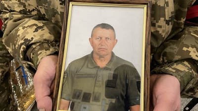 У Полтаві попрощалися із двома воїнами, які полягли на війні із Росією У Полтаві попрощалися із двома воїнами, які полягли на війні із Росією