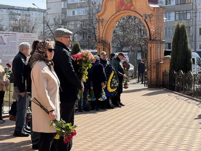 У Сумах попрощалися з капітаном Олегом Шаповалом У Сумах попрощалися з капітаном Олегом Шаповалом