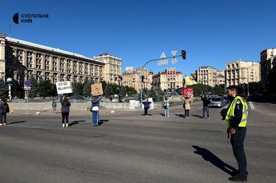 У Києві хвилиною мовчання вшанували пам'ять парамедикині "Госпітальєрів" Ірини Цибух У Києві хвилиною мовчання вшанували пам'ять парамедикині "Госпітальєрів" Ірини Цибух