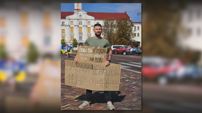 Пройшов АТО/ООС, битву за Чернігів, а маючи можливість списатися — повернувся на фронт : як прощалися з Олегом Прядком Пройшов АТО/ООС, битву за Чернігів, а маючи можливість списатися — повернувся на фронт : як прощалися з Олегом Прядком