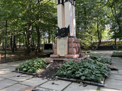 Так наразі виглядає пам'ятник радянському генералу Боброву Так наразі виглядає пам'ятник радянському генералу Боброву