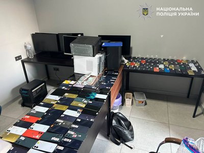 «Здійснювали масові розсилки про нібито виграші». У Дніпрі припинили діяльність шахрайських call-центрів «Здійснювали масові розсилки про нібито виграші». У Дніпрі припинили діяльність шахрайських call-центрів