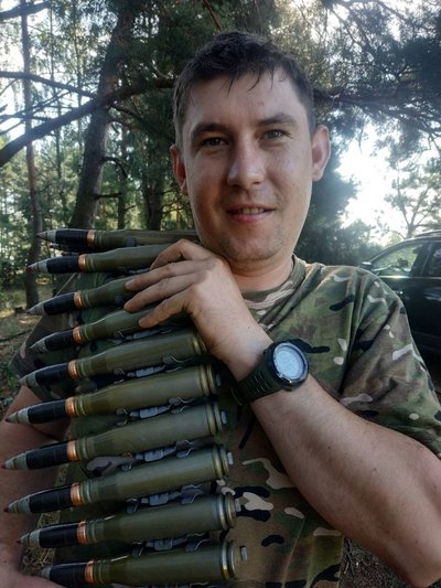 “Мріяла, аби він повів дочку під вінець” - родина загиблого зенітника збирає підписи на присвоєння звання Героя України “Мріяла, аби він повів дочку під вінець” - родина загиблого зенітника збирає підписи на присвоєння звання Героя України
