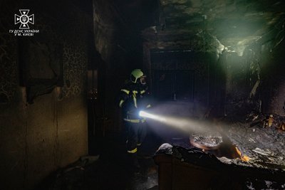 У Києві під час пожежі з вікна багатоповерхівки вистрибнув чоловік У Києві під час пожежі з вікна багатоповерхівки вистрибнув чоловік