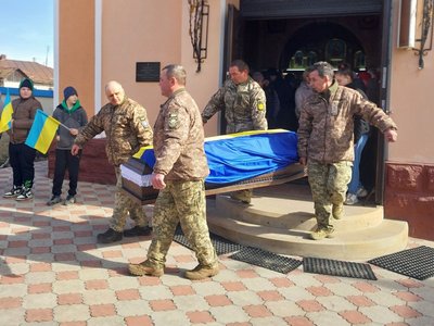 Похорон військового, попрощалися з бійцями, Тернопільщина, березень 2025 Похорон військового, попрощалися з бійцями, Тернопільщина, березень 2025