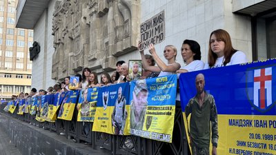 Акція на підтримку полонених і зниклих безвісти воїнів, Івано-Франківськ Акція на підтримку полонених і зниклих безвісти воїнів, Івано-Франківськ