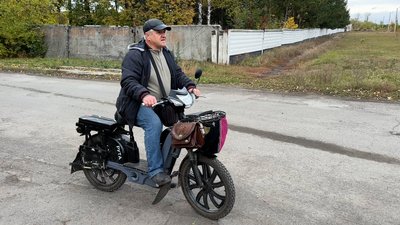 "Сиджу на вулиці, вдома темно — немає світла". Частина Покровська без електрики: коли відновлять та як живуть там люди "Сиджу на вулиці, вдома темно — немає світла". Частина Покровська без електрики: коли відновлять та як живуть там люди