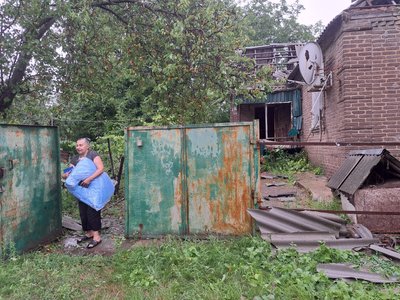 “Людей шкода”. Що розповідають жителі Шабельківки після удару трьома ФАБ-250, який забрав життя двох людей “Людей шкода”. Що розповідають жителі Шабельківки після удару трьома ФАБ-250, який забрав життя двох людей