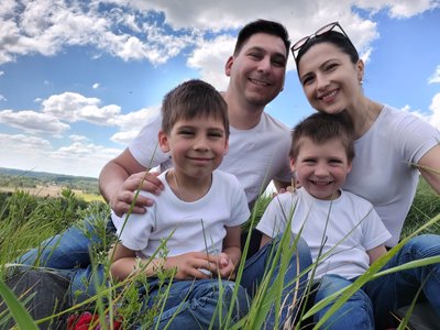 "Життєрадісний Володя" — дружина загиблого черкаського захисника береже спогади про чоловіка "Життєрадісний Володя" — дружина загиблого черкаського захисника береже спогади про чоловіка