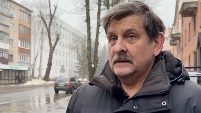 Учасника Революції гідності Олександра Полудніцина було поранено під час стрілянини під стінами Хмельницького обласного Управління СБУ Учасника Революції гідності Олександра Полудніцина було поранено під час стрілянини під стінами Хмельницького обласного Управління СБУ