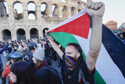 Чому протести в Європі призводять до закриття музеїв і пошкодження пам'яток Чому протести в Європі призводять до закриття музеїв і пошкодження пам'яток