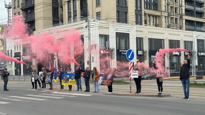 У Вінниці під час хвилини мовчання вшанували полеглого Давида Ковальова на псевдо "Дава" У Вінниці під час хвилини мовчання вшанували полеглого Давида Ковальова на псевдо "Дава"