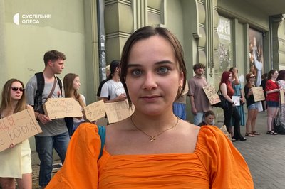В Одесі ввечері знову відбулася акція проти відставки міністра оборони Федорова В Одесі ввечері знову відбулася акція проти відставки міністра оборони Федорова