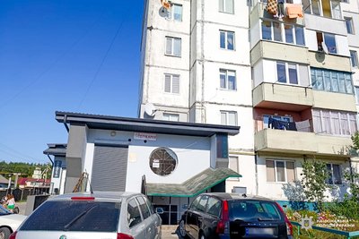 Малолітня дівчинка випала з вікна шостого поверху у місті на Рівненщині Малолітня дівчинка випала з вікна шостого поверху у місті на Рівненщині