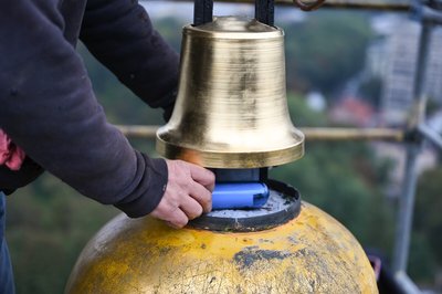 У Львові на купол собору святого Юра повернули 155-річний відреставрований хрест У Львові на купол собору святого Юра повернули 155-річний відреставрований хрест