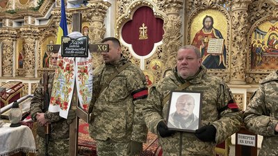 У Полтаві прощаються із трьома військовими, які загинули на Донеччині