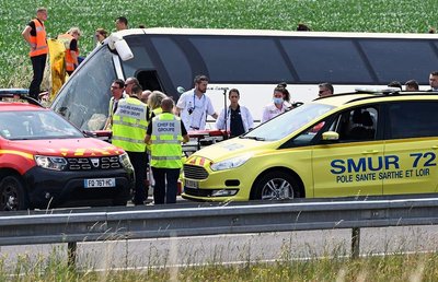 13 червня у Франції на автомагістралі А81 біля міста Ле-Ман (департамент Сарт) сталась ДТП за участю українського пасажирського автобуса 13 червня у Франції на автомагістралі А81 біля міста Ле-Ман (департамент Сарт) сталась ДТП за участю українського пасажирського автобуса