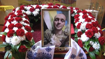 У Житомирі родинам загиблих захисників вручили державні нагороди У Житомирі родинам загиблих захисників вручили державні нагороди