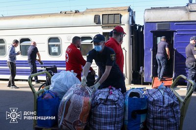 24 евакуаційний потяг з Донеччини прибув на Рівненщину 24 евакуаційний потяг з Донеччини прибув на Рівненщину