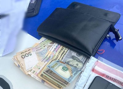 "Ваш родич потрапив у ДТП": у Рівному затримали шахрая, який ошукав двох рівнян "Ваш родич потрапив у ДТП": у Рівному затримали шахрая, який ошукав двох рівнян