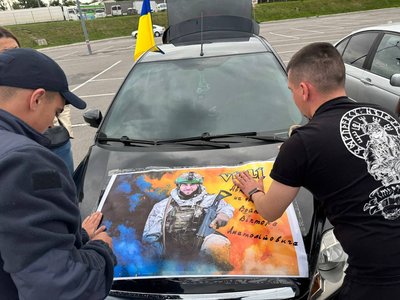 "VILLI — Хоробре Серце": у Вінниці пройшов автопробіг у пам'ять про оборонця Віктора Войтенка "VILLI — Хоробре Серце": у Вінниці пройшов автопробіг у пам'ять про оборонця Віктора Войтенка