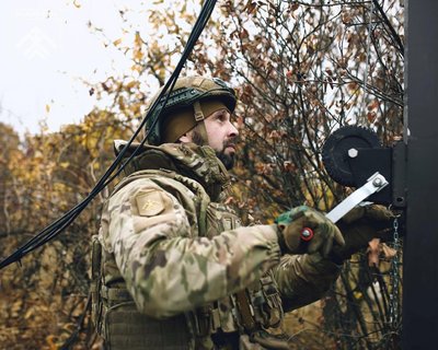 Військовослужбовець роти радіоелектронної боротьби «Хартії» Військовослужбовець роти радіоелектронної боротьби «Хартії»