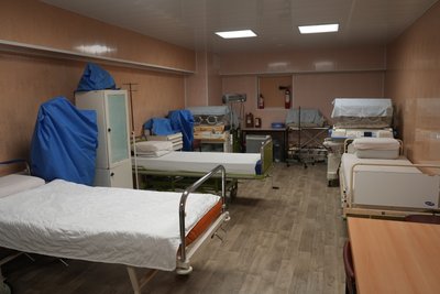 Операційні та палати в укриттях. Як працюють підземні лікарні на Херсонщині Операційні та палати в укриттях. Як працюють підземні лікарні на Херсонщині