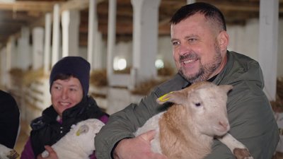 Федір Савицький з овечкою Федір Савицький з овечкою