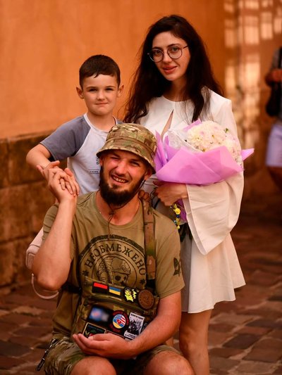 Провів місяць у комі та не впізнав дружину. Історія ветерана Василя Жданова Провів місяць у комі та не впізнав дружину. Історія ветерана Василя Жданова