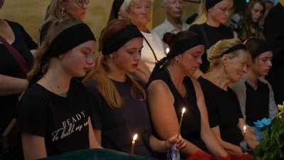 У Сумах провели в останню путь військовослужбовця Сергія Рідного У Сумах провели в останню путь військовослужбовця Сергія Рідного