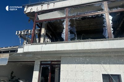 "Врятувало, що була за стіною": наслідки атаки дронів РФ на Одесу у ніч проти 6 квітня "Врятувало, що була за стіною": наслідки атаки дронів РФ на Одесу у ніч проти 6 квітня